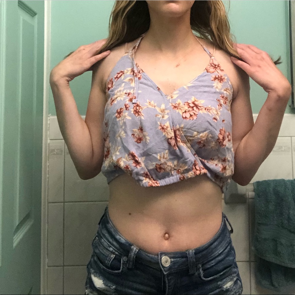 Two barely worn crop tops from American Eagle - Picture 4 of 5